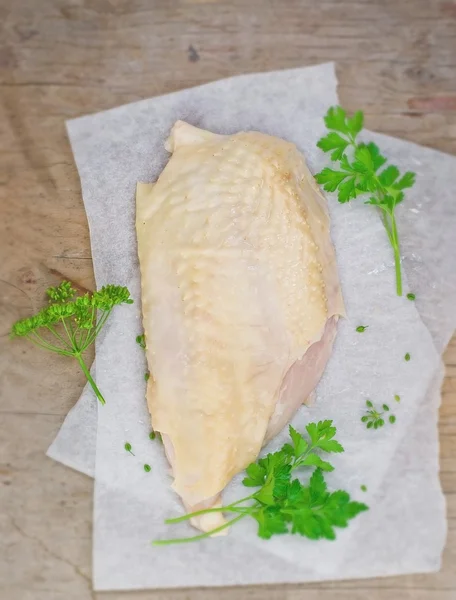 Pechuga de pollo fresca y cruda —  Fotos de Stock