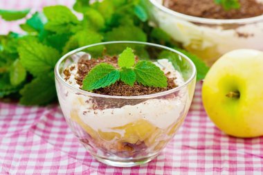 Elma tatlısı, çikolatalı tiramisu 