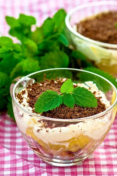 Dessert di mela di tiramisù con cioccolato — Foto Stock