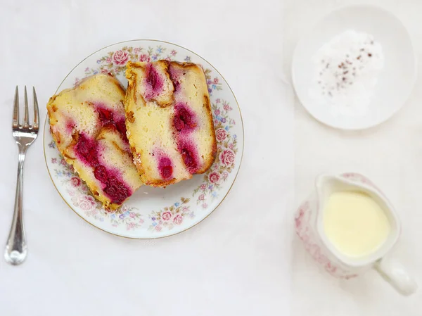 Słodki chleb pudding z wiśni — Zdjęcie stockowe