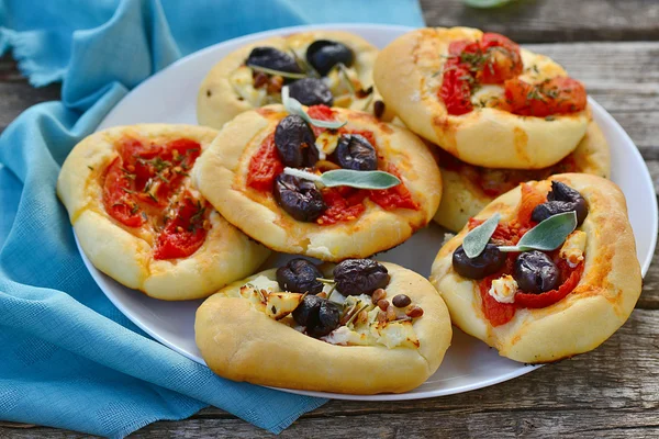 Alla sorters mini pizzor. Italiensk mat — Stockfoto