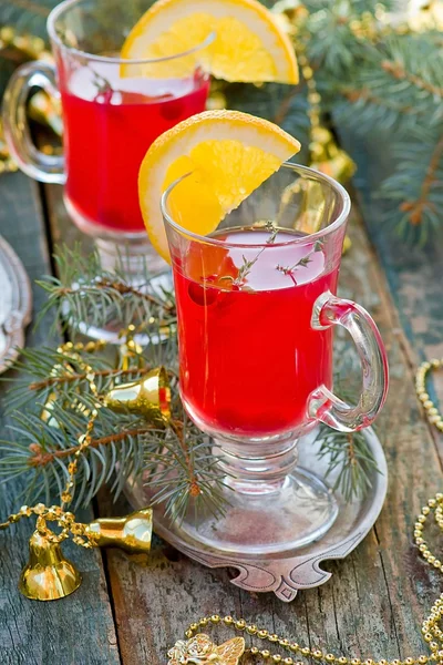 Beerenpunsch mit Preiselbeere im Glas — Stockfoto