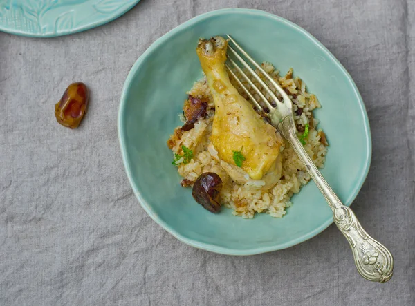 Pollo cocido con arroz —  Fotos de Stock