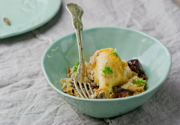 Pollo cocido con arroz —  Fotos de Stock