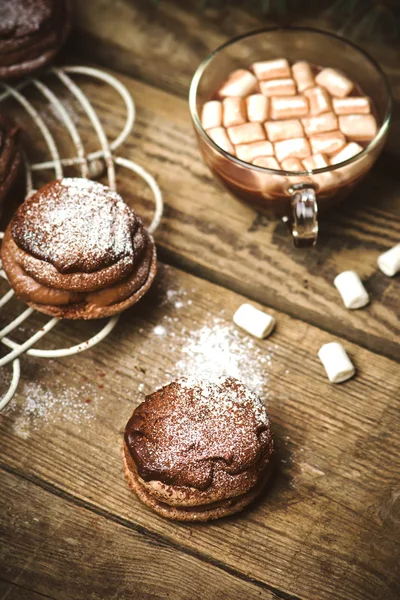 Tortas de chocolate bouchee de un soplo de crema —  Fotos de Stock