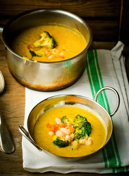 Minestra di fagiolo bianco vegetale e broccoli — Foto Stock