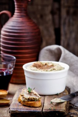 bir tavuk karaciğer yapıştırın.