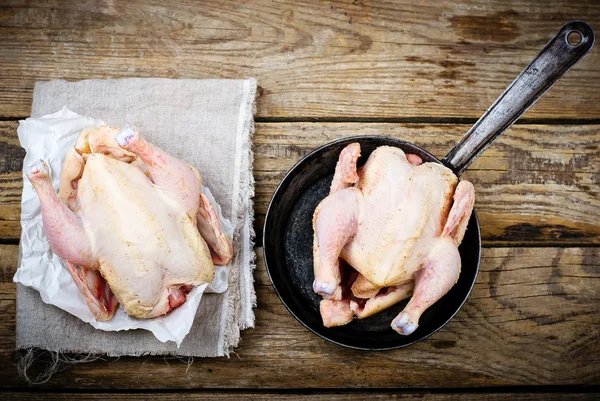 Pollo fresco y crudo de granja —  Fotos de Stock