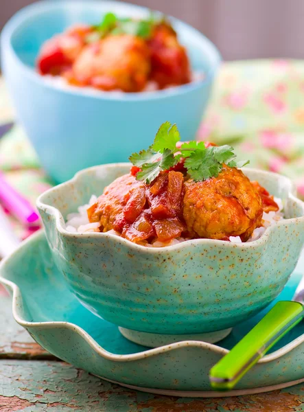 Bolas de carne en salsa de tomate y arroz . —  Fotos de Stock