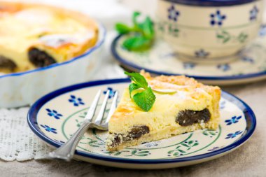 süzme peynir kuru erik kek. 