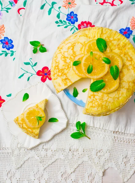 Blinis koláč s lemon tvaroh. — Stock fotografie