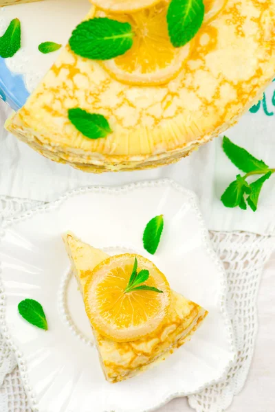 Блинный пирог с лимонным творогом . — стоковое фото