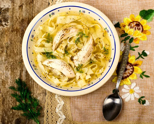 Sopa de frango com macarrão  . — Fotografia de Stock