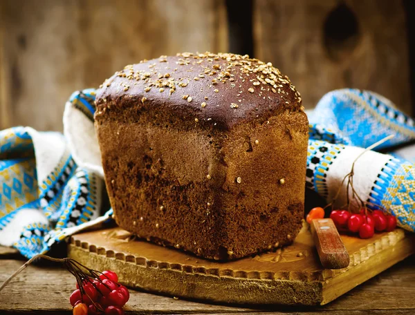 Traditional Russian rye Borodino bread — Stock Photo, Image