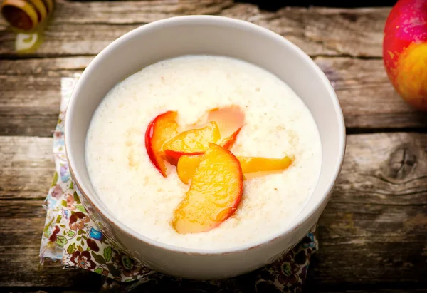 Avena con manzanas de caramelo — Foto de Stock