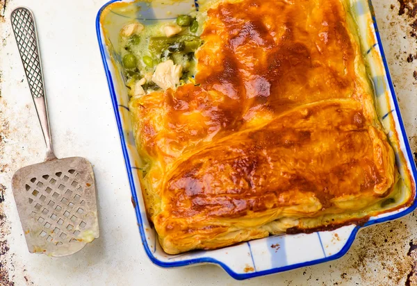 Pastel de hojaldre con pollo y verduras — Foto de Stock