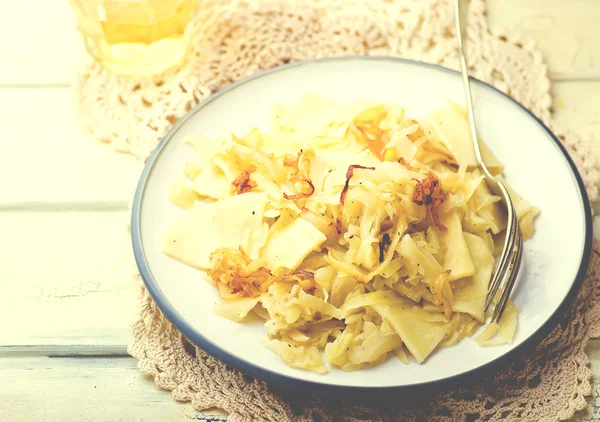 Fideos con col estofada . — Foto de Stock