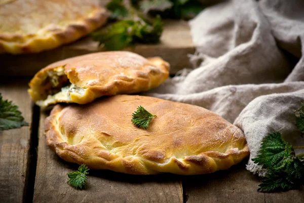 Calzone com ricota e urtiga — Fotografia de Stock