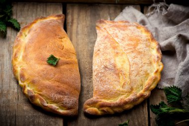 Calzone ricotta ve ısırgan otu ile