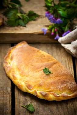 Calzone ricotta ve ısırgan otu ile