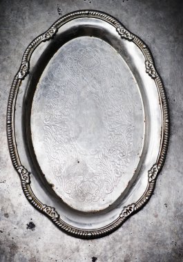 metal eski arka plan üzerinde Vintage sofra. 