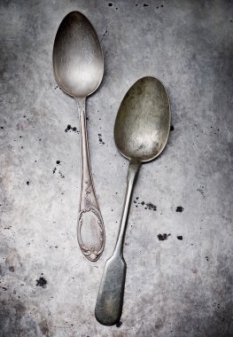 metal eski arka plan üzerinde Vintage sofra. 