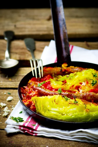 The baked cabbage with sausages and sauce — Stock Photo, Image