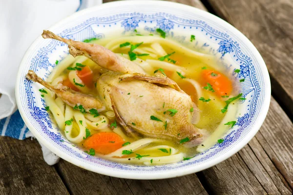 Zuppa di quaglie fatte in casa . — Foto Stock