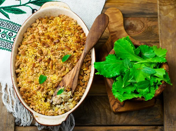 Crumble com recheio de carne e sementes de girassol — Fotografia de Stock