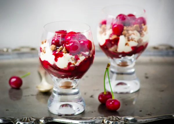 Dessert con ciliegia — Foto Stock