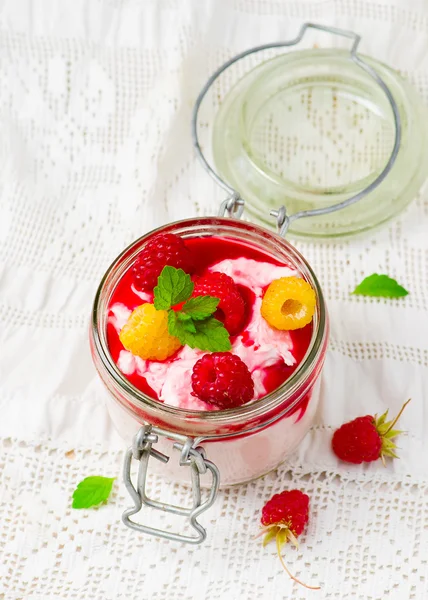 Dessert with cottage cheese and raspberry. — Stock Photo, Image