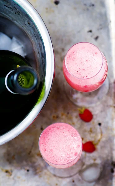 Prosecco con frambuesa en vasos . — Foto de Stock