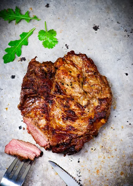 Carne de porco grelhada . — Fotografia de Stock