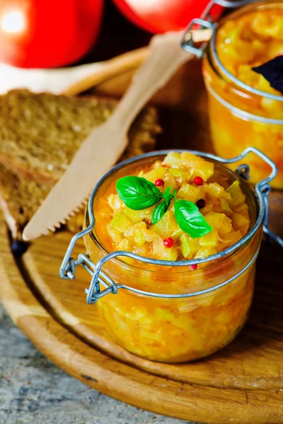 Pasta de tutano em um jarro de vidro . — Fotografia de Stock