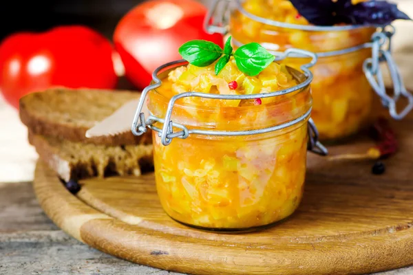 Pasta de tutano em um jarro de vidro . — Fotografia de Stock