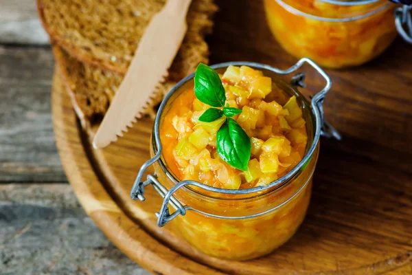 Pasta de médula en un frasco de vidrio . — Foto de Stock