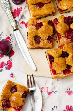 ev yapımı Erik pasta