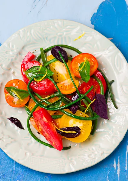Salat aus grünen Bohnen und Tomaten — Stockfoto