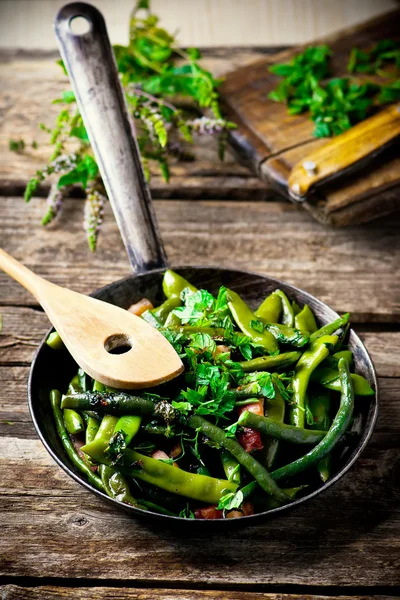 Groene bonen, gestoofd met panchetta — Stockfoto