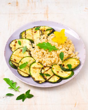 ızgara sebzeli bulgurun