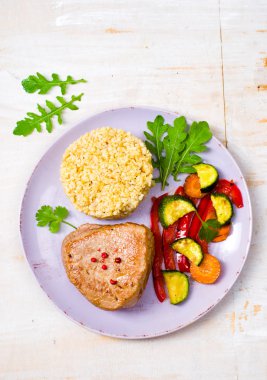 ızgara sebzeli bulgurun