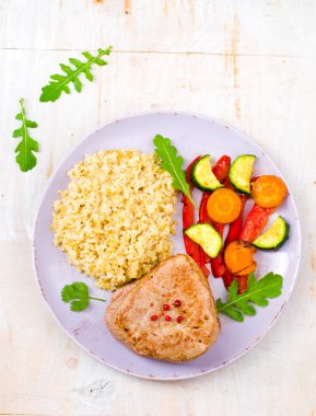 ızgara sebzeli bulgurun