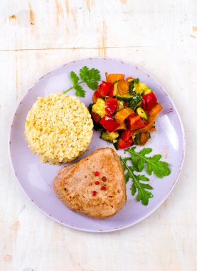 ızgara sebzeli bulgurun