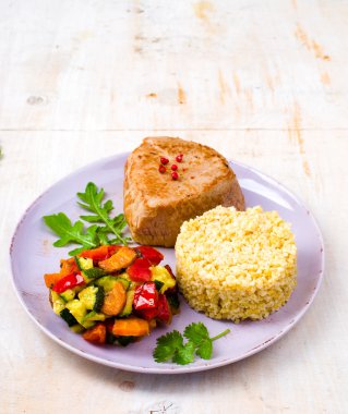 ızgara sebzeli bulgurun