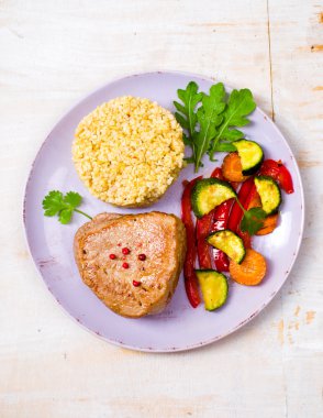 ızgara sebzeli bulgurun