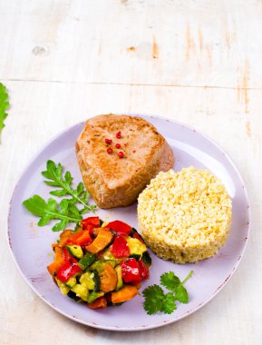 ızgara sebzeli bulgurun