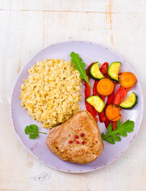 ızgara sebzeli bulgurun