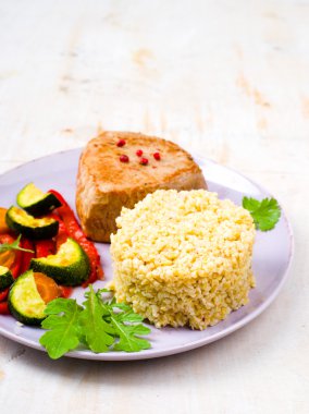 ızgara sebzeli bulgurun