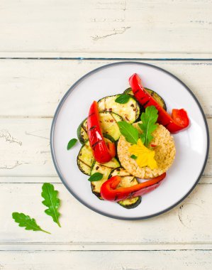 ızgara sebzeli bulgurun