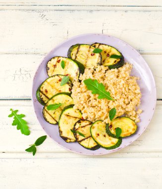 ızgara sebzeli bulgurun